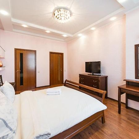 Roskoschnaya 3К Quartira 135М2 Na Naberejneu. Minskaya Apartment เคียฟ ภายนอก รูปภาพ