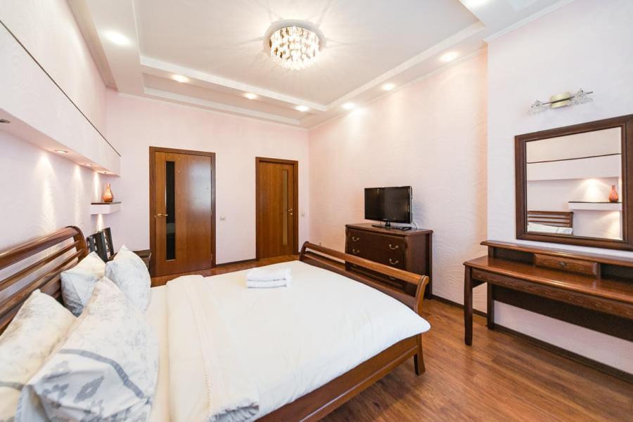 Roskoschnaya 3К Quartira 135М2 Na Naberejneu. Minskaya Apartment เคียฟ ภายนอก รูปภาพ