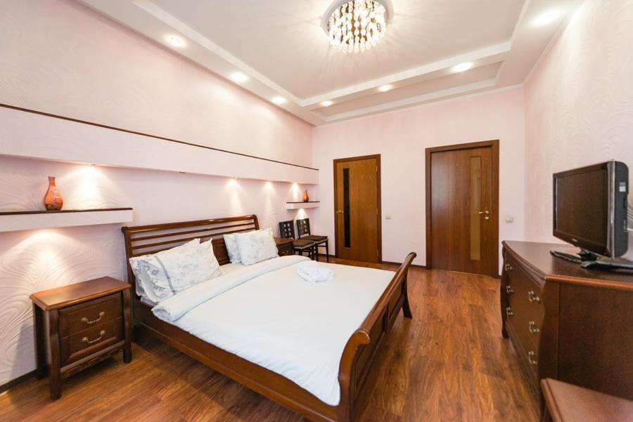 Roskoschnaya 3К Quartira 135М2 Na Naberejneu. Minskaya Apartment เคียฟ ภายนอก รูปภาพ